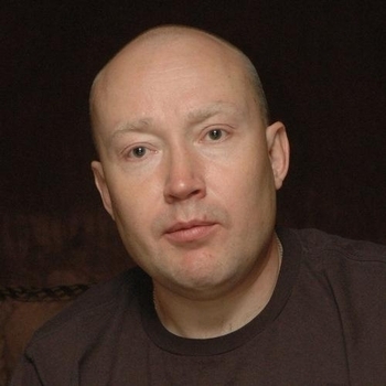 Грустная школьница 