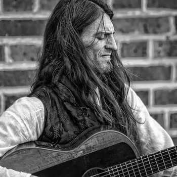 Estas Tonne